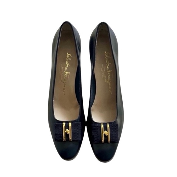 Salvatore Ferragamo Navy Blue Vara Bow Leather Heels Size 8AA - Picture 10 of 10